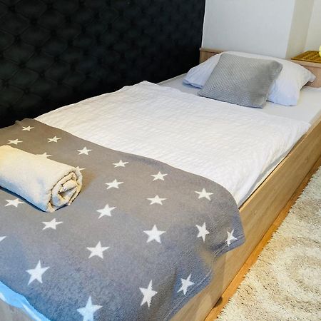 Origo Apartman เอ็กเกอร์ ภายนอก รูปภาพ