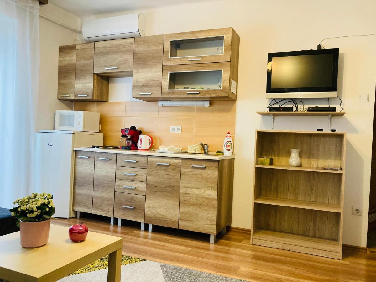 Origo Apartman เอ็กเกอร์ ภายนอก รูปภาพ