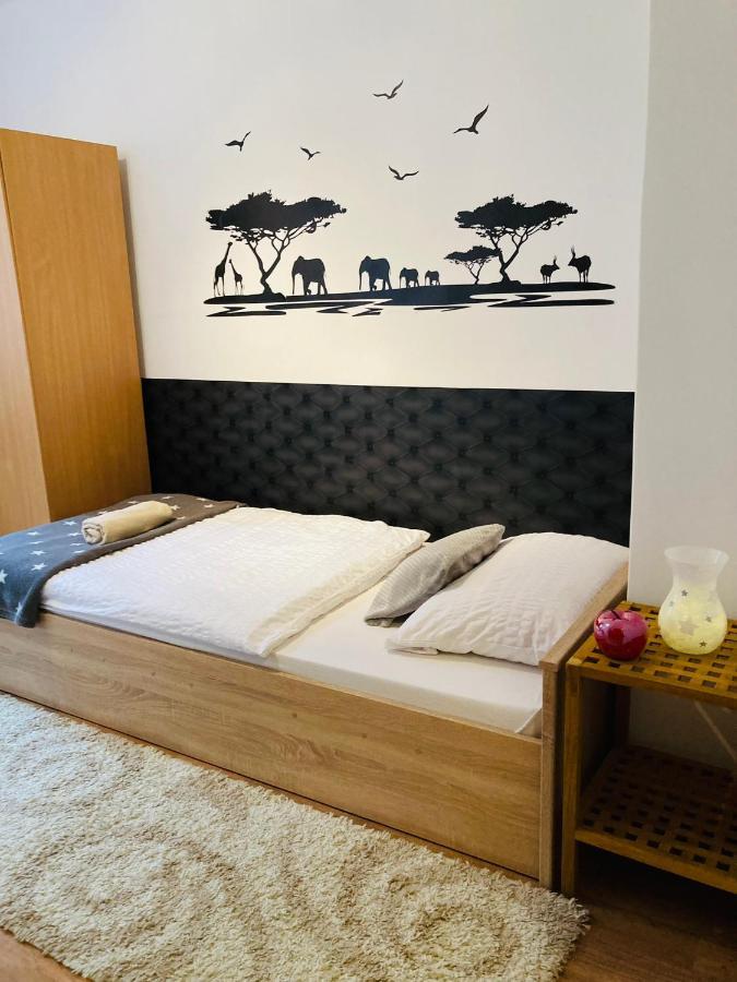 Origo Apartman เอ็กเกอร์ ภายนอก รูปภาพ