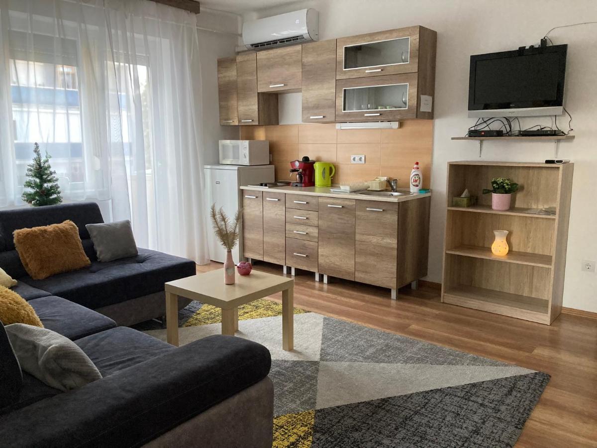 Origo Apartman เอ็กเกอร์ ภายนอก รูปภาพ