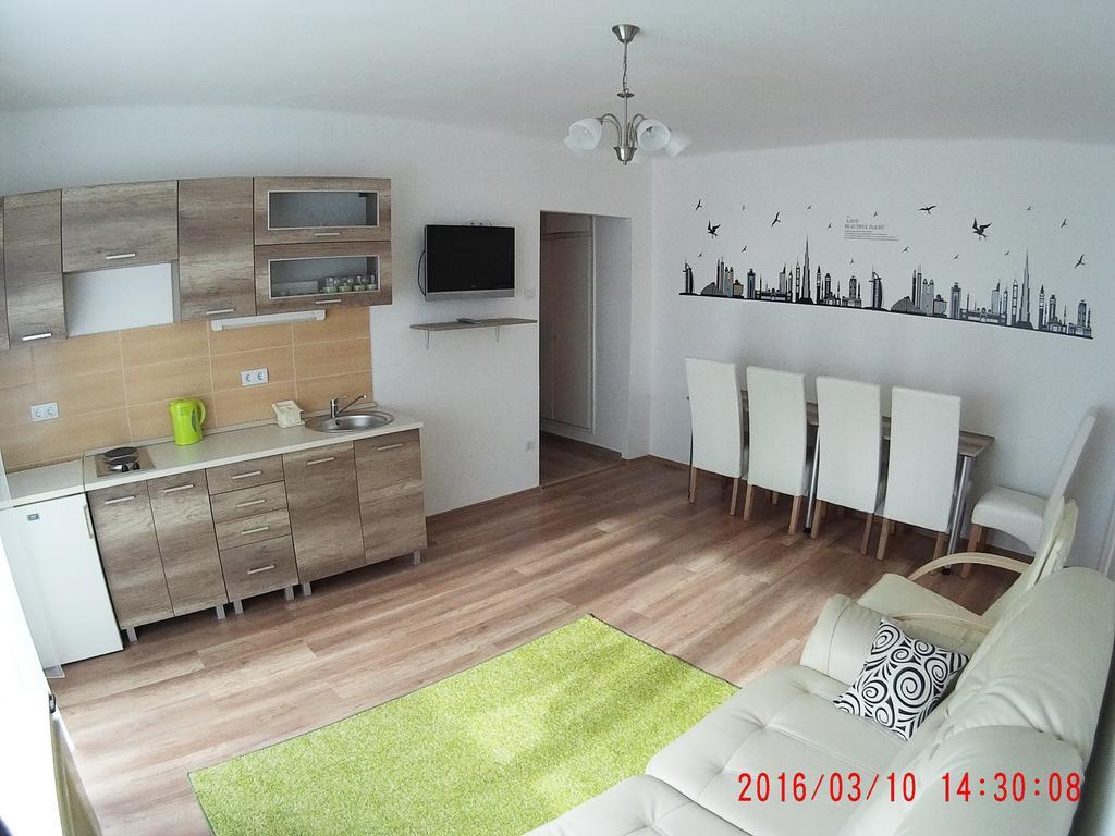 Origo Apartman เอ็กเกอร์ ภายนอก รูปภาพ